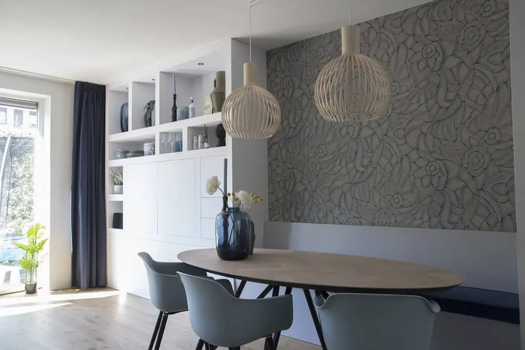 Eetkamertafel en kast, interieurproject in Amsterdam